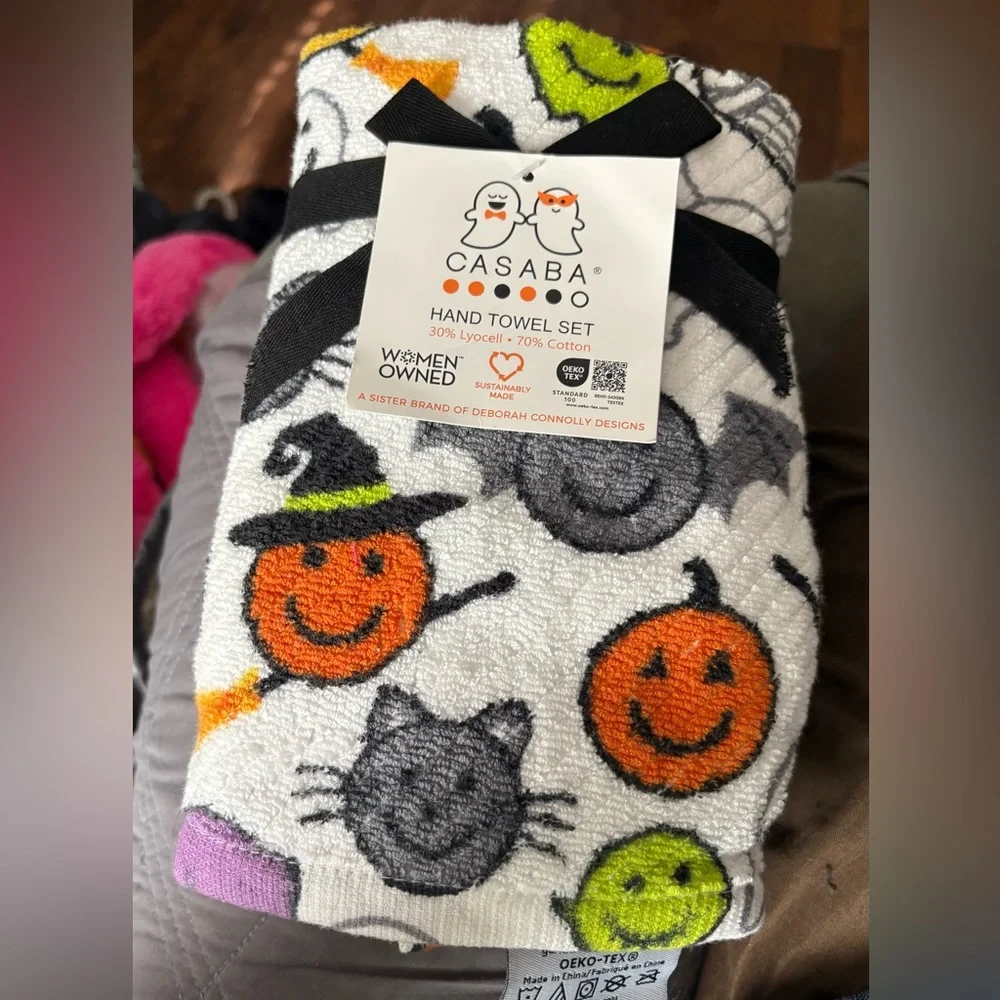 Casaba Halloween Smiley Emoji In Costumes White Hand Towel Set Of 2 NEW w Tags